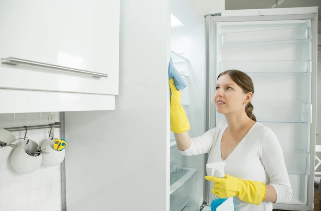 Regularly Clean the Refrigerator Helps Reduce Waste